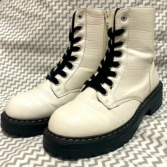 True Craft White Combat Boots. Almost New. I wore them once. No original box. - Picture 1 of 9